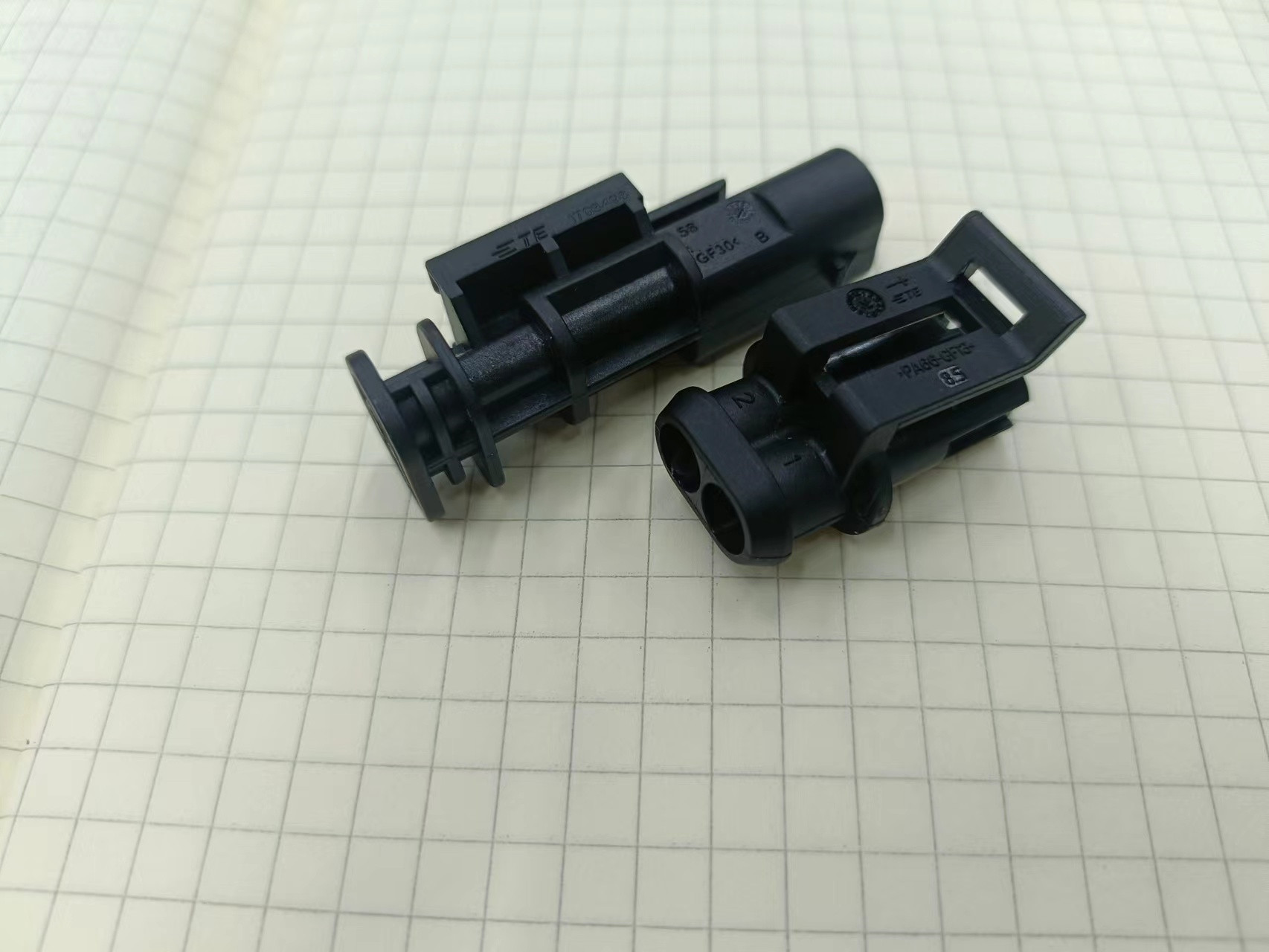 PA66+30%GF阻燃增強(qiáng)材料，用于汽車(chē)傳感器插頭